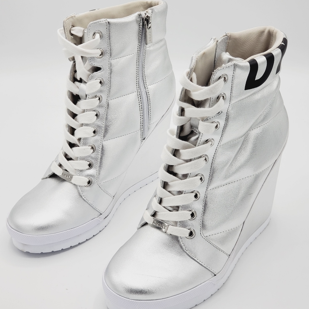 DKNY SILVER METALLIC WEDGE WOMEN SHOES SZ 8.5 - Picture 3 of 5